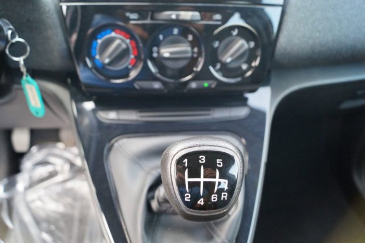 Lancia Ypsilon 1.0 FireFly 5 porte S&S Hybrid Ecochic Silver (15)