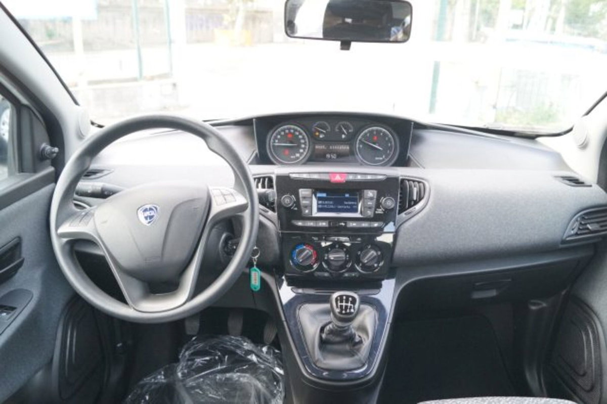 Lancia Ypsilon 1.0 FireFly 5 porte S&S Hybrid Ecochic Silver (16)