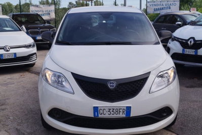 Lancia Ypsilon 1.0 FireFly 5 porte S&S Hybrid Ecochic Silver (5)