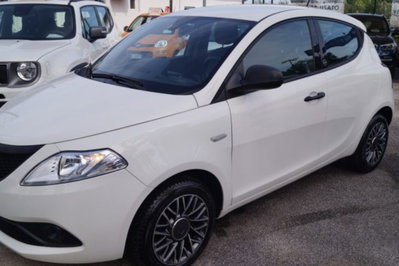 Lancia Ypsilon 1.0 FireFly 5 porte S&S Hybrid Ecochic Silver (6)