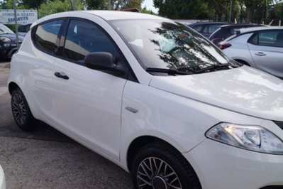 Lancia Ypsilon 1.0 FireFly 5 porte S&S Hybrid Ecochic Silver (7)