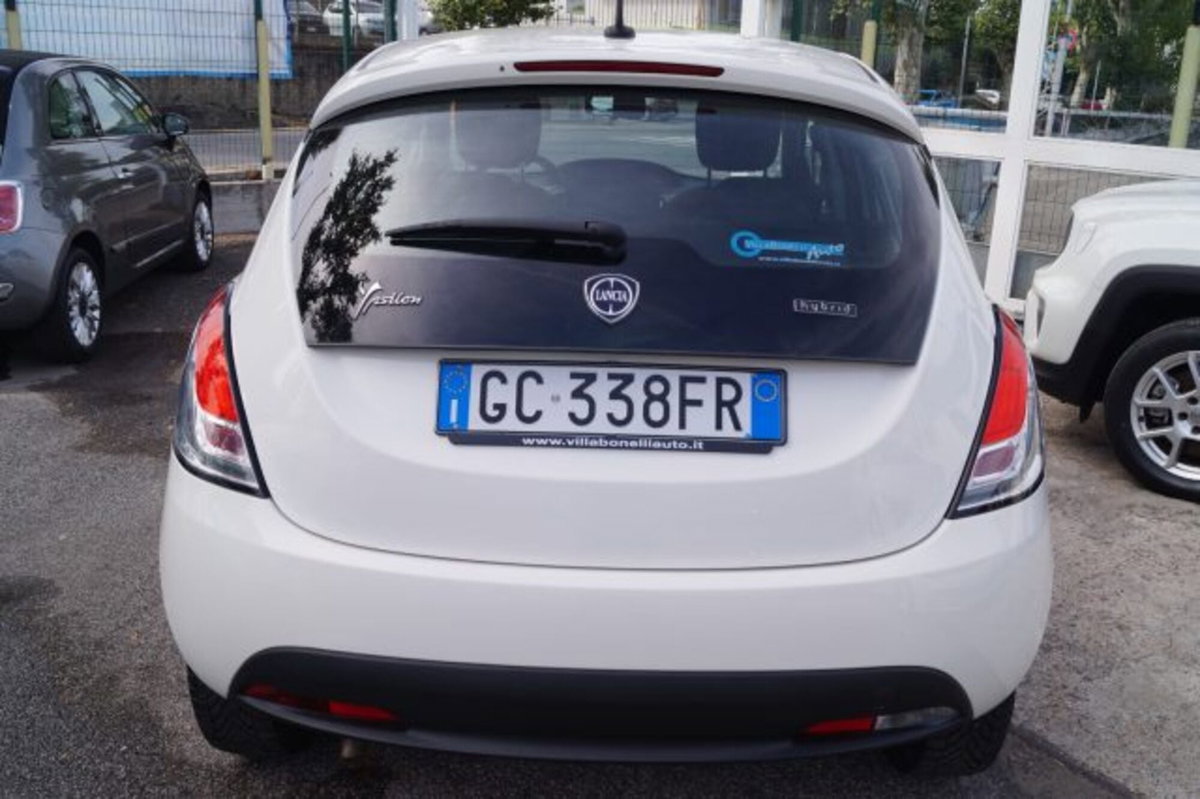 Lancia Ypsilon 1.0 FireFly 5 porte S&S Hybrid Ecochic Silver (9)