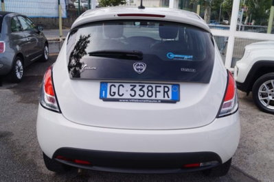 Lancia Ypsilon 1.0 FireFly 5 porte S&S Hybrid Ecochic Silver (9)