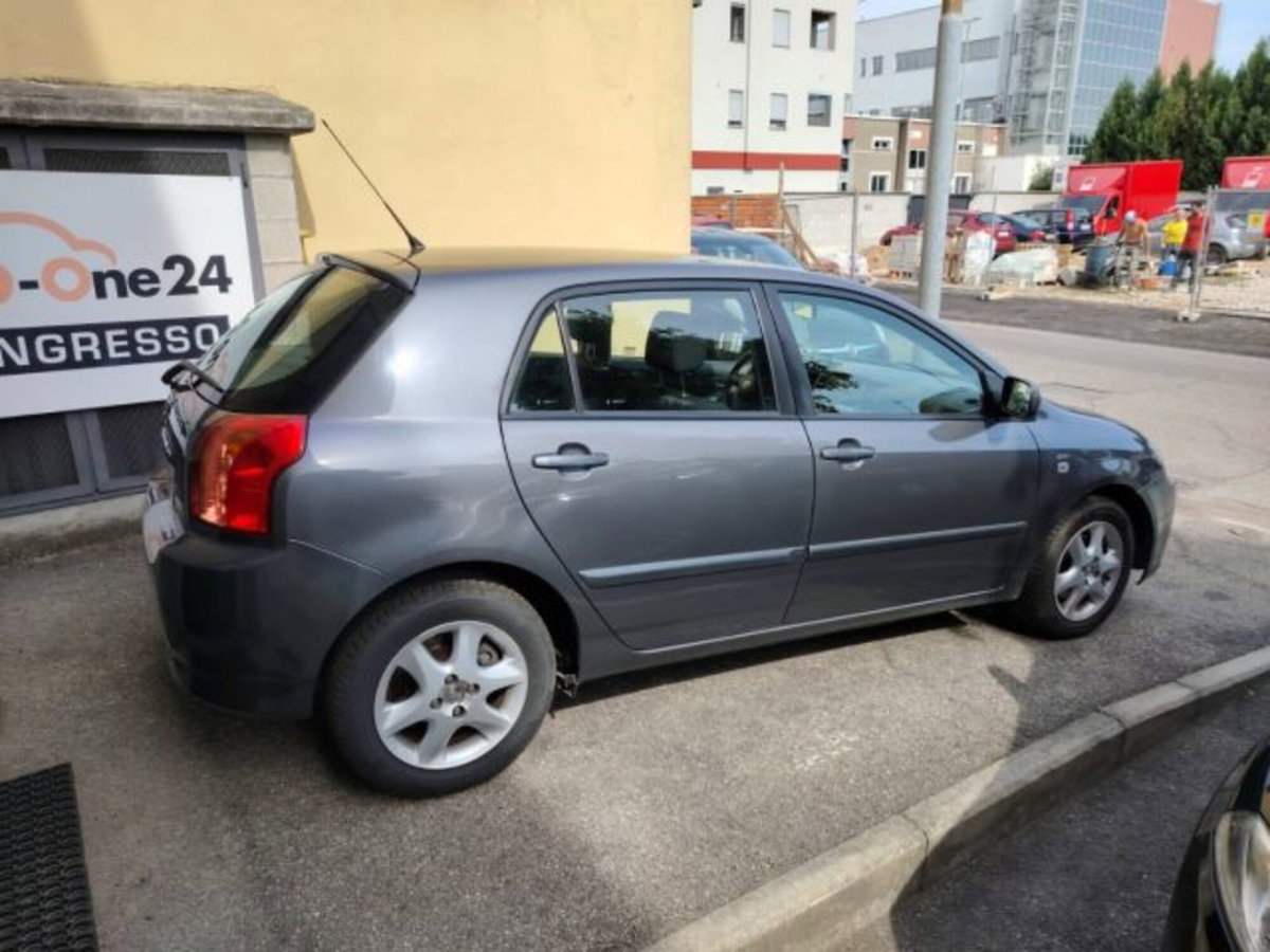 Toyota Corolla 1.D-4D M-MT 5 porte Sol ESP (6)
