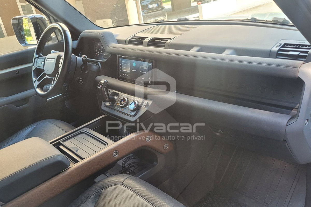 Land Rover Defender 110 3.0D I6 300 CV AWD Auto X-Dynamic SE (11)