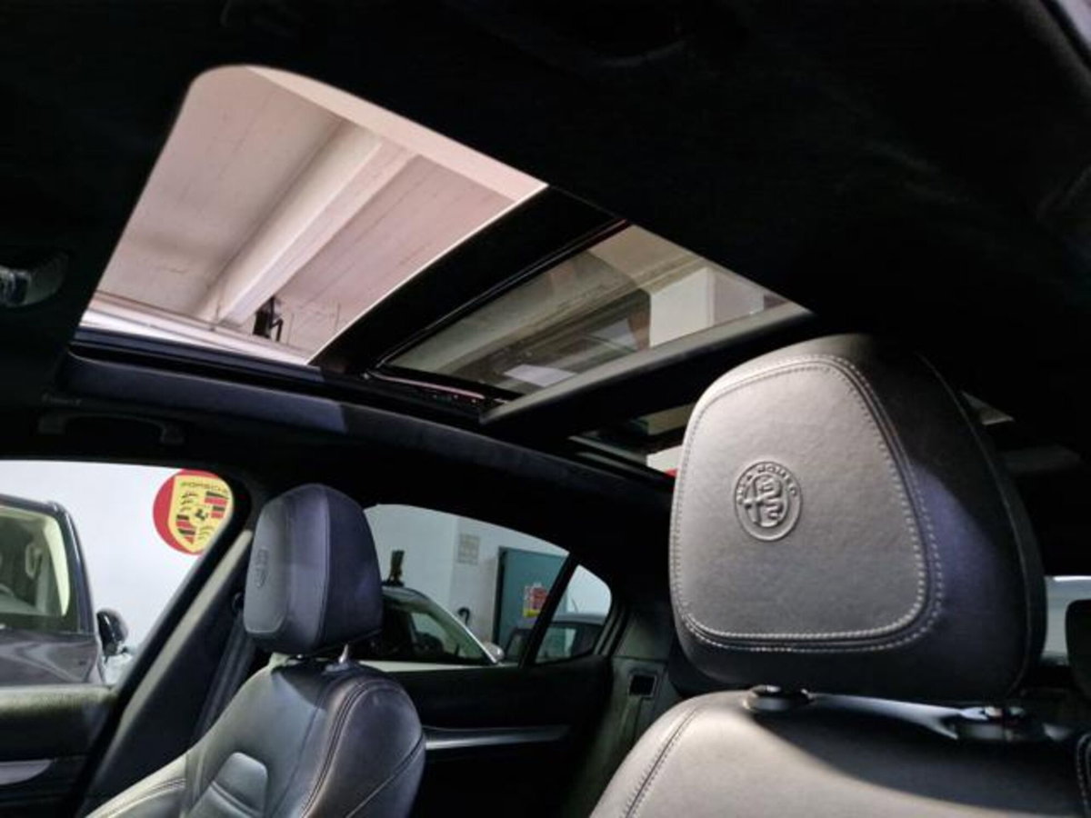 Alfa Romeo Stelvio Stelvio 2.2 Turbodiesel 210 CV AT8 Q4 Veloce (12)