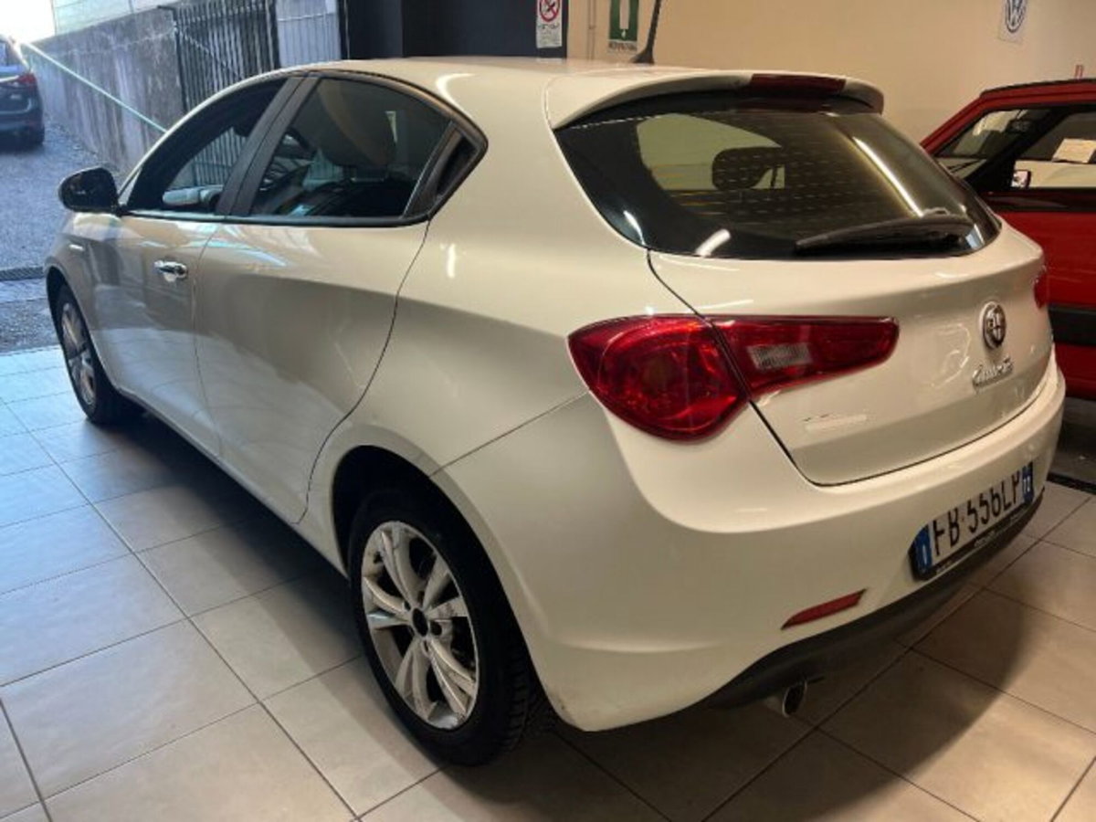 Alfa Romeo Giulietta 1.6 JTDm Distinctive 120cv (4)