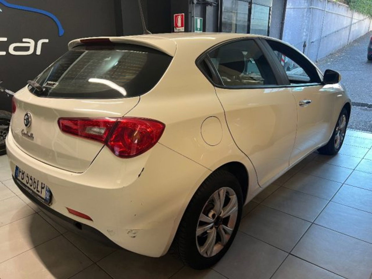 Alfa Romeo Giulietta 1.6 JTDm Distinctive 120cv (6)