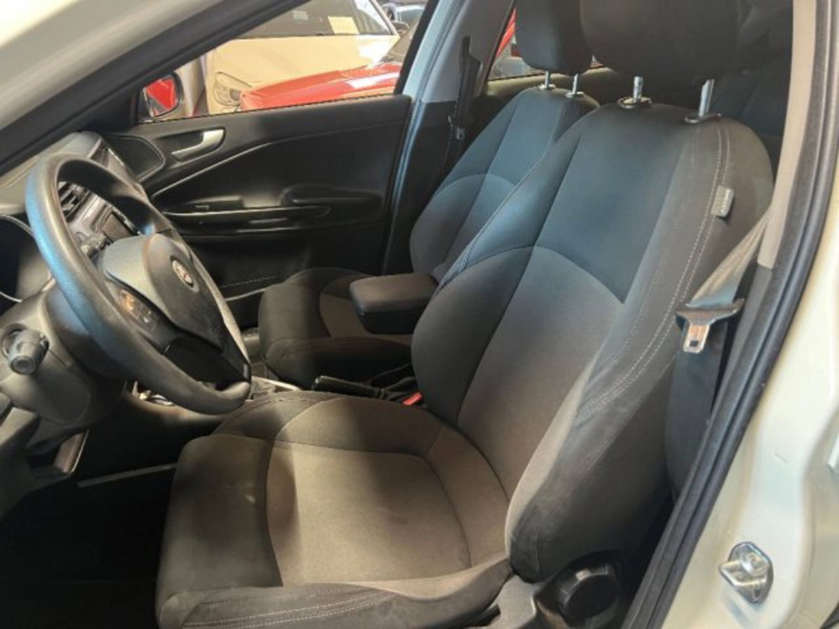Alfa Romeo Giulietta 1.6 JTDm Distinctive 120cv (7)