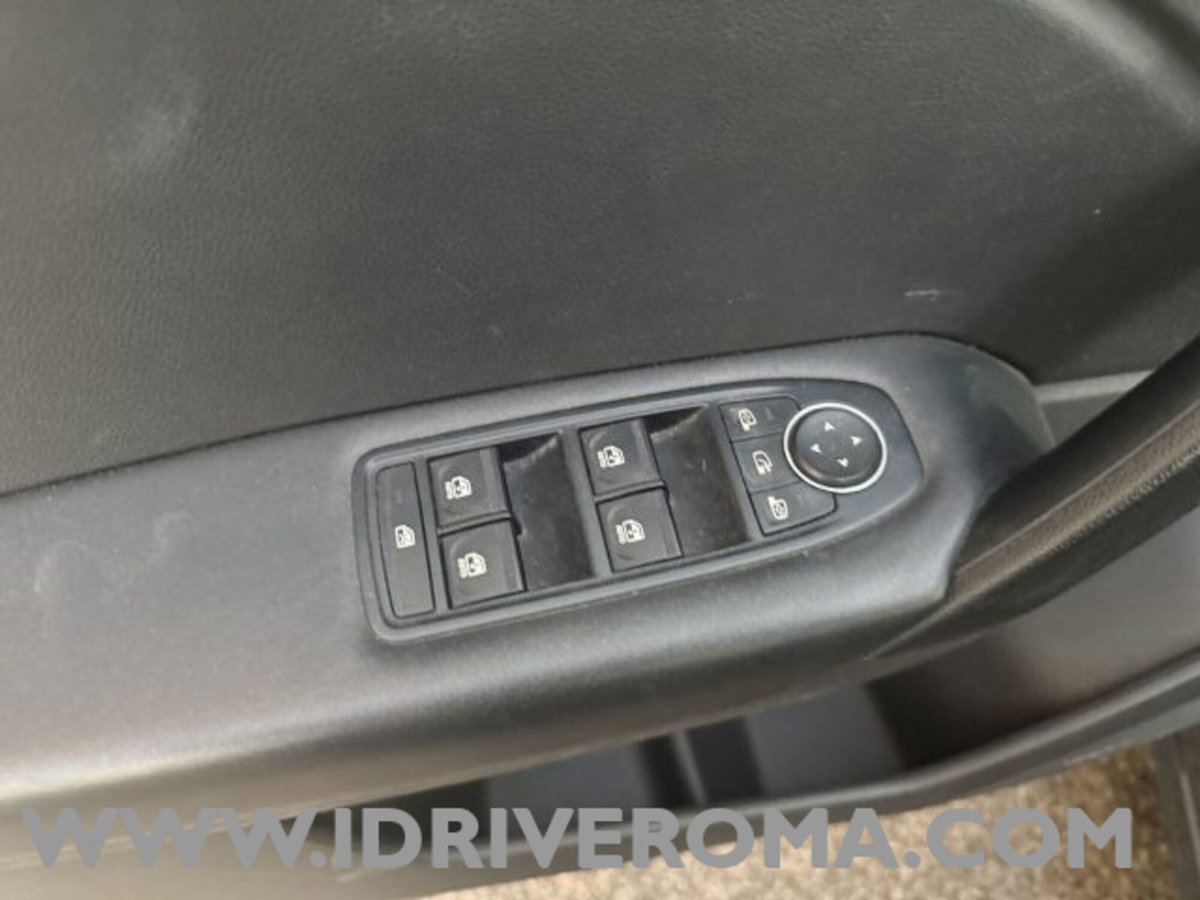 Renault Captur 1.6 full hybrid Techno 145cv auto (15)