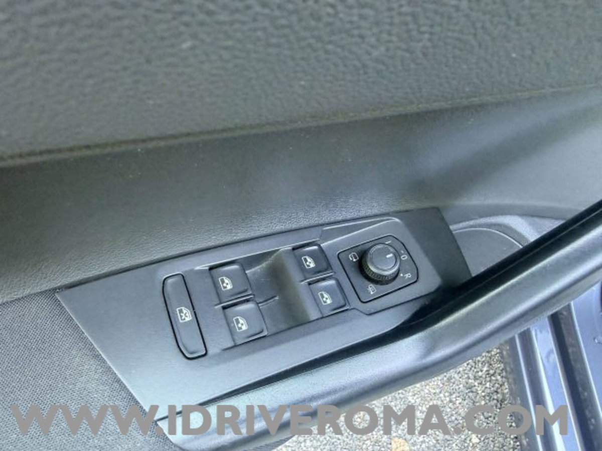 Volkswagen Polo 1.0 tsi Life 95cv (10)