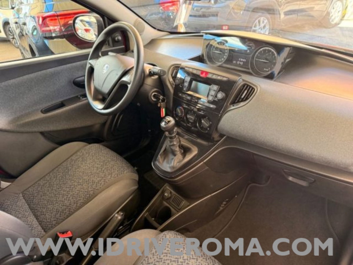 Lancia Ypsilon 1.0 FireFly 5 porte S&S Hybrid Ecochic A. Ferretti (9)
