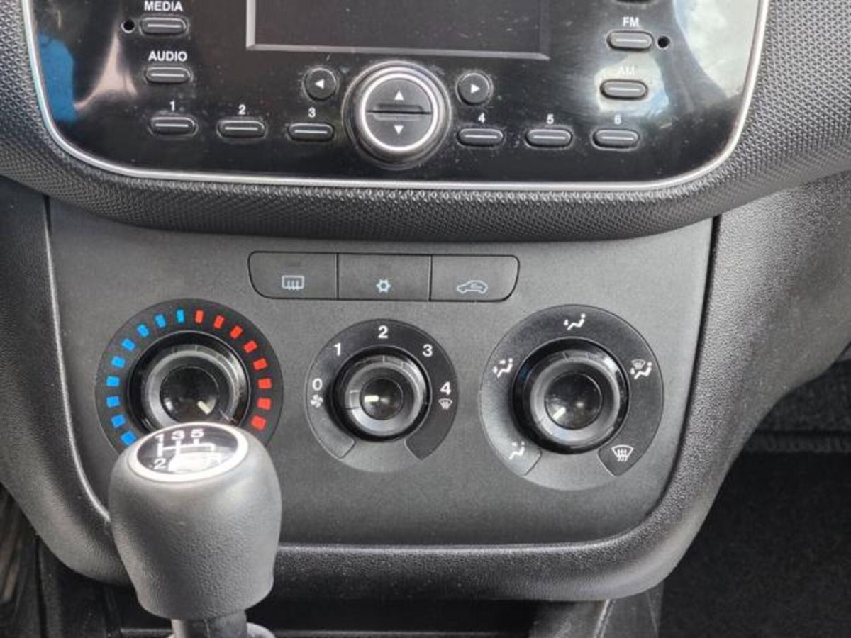 Fiat Punto 1.4 8V 5 porte Natural Power Street (10)