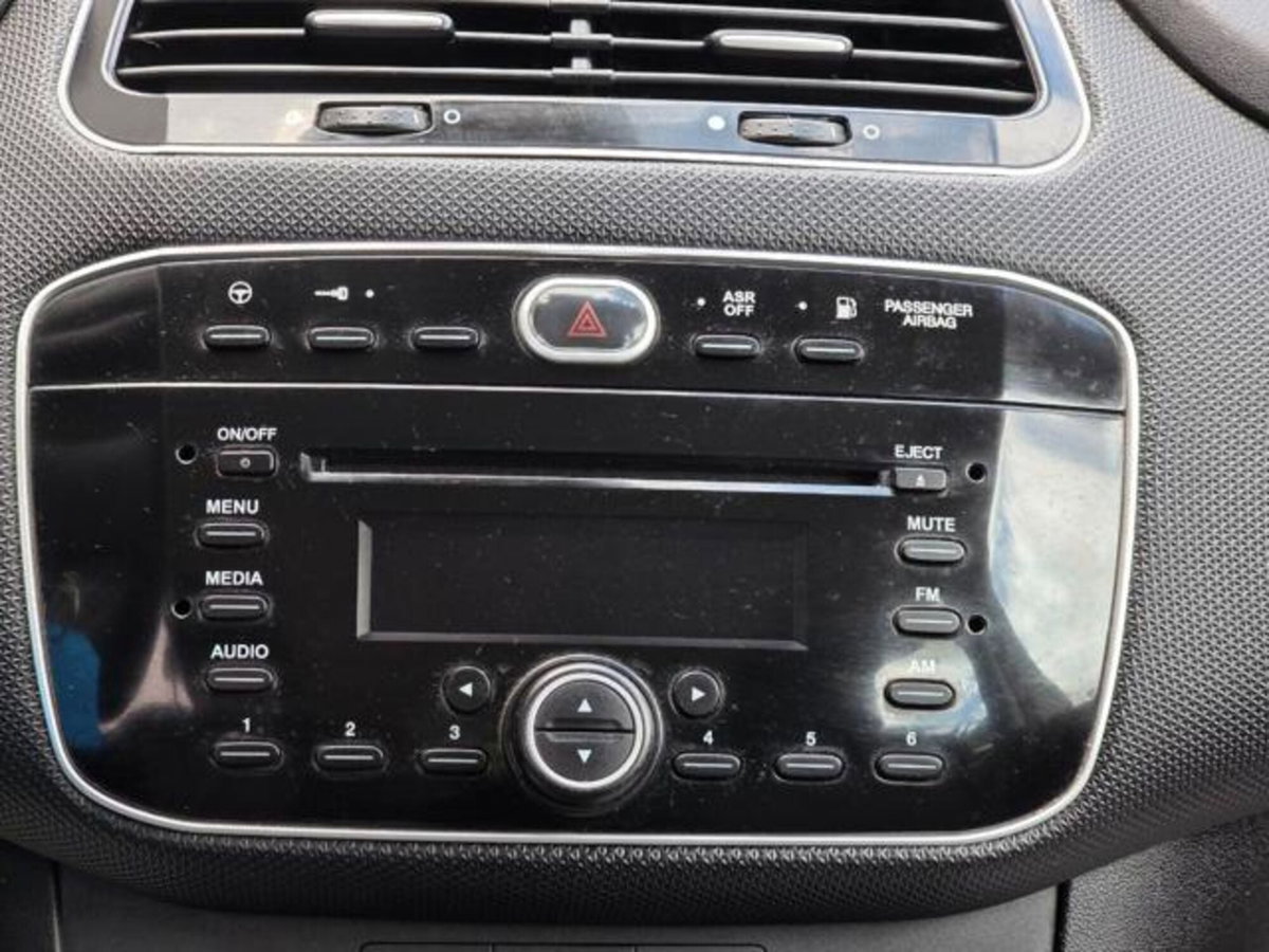 Fiat Punto 1.4 8V 5 porte Natural Power Street (11)