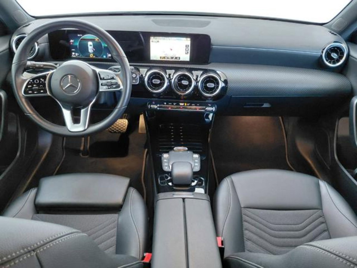 Mercedes-Benz Classe A Sedan 180 d Automatic 4p. Business (12)