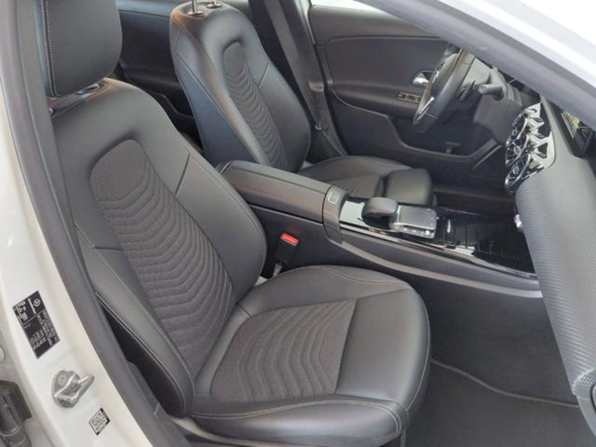 Mercedes-Benz Classe A Sedan 180 d Automatic 4p. Business (13)