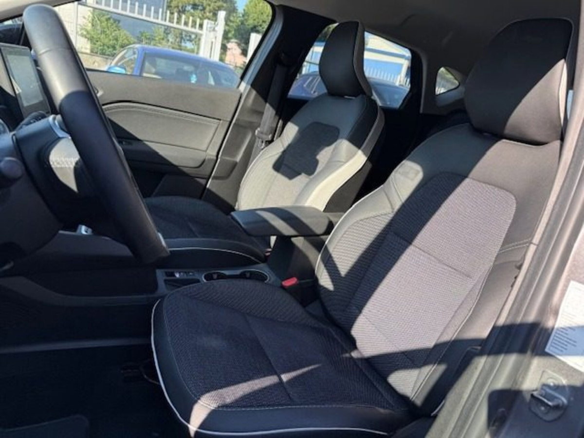 Renault Captur Full Hybrid E-Tech 145 CV Techno (13)