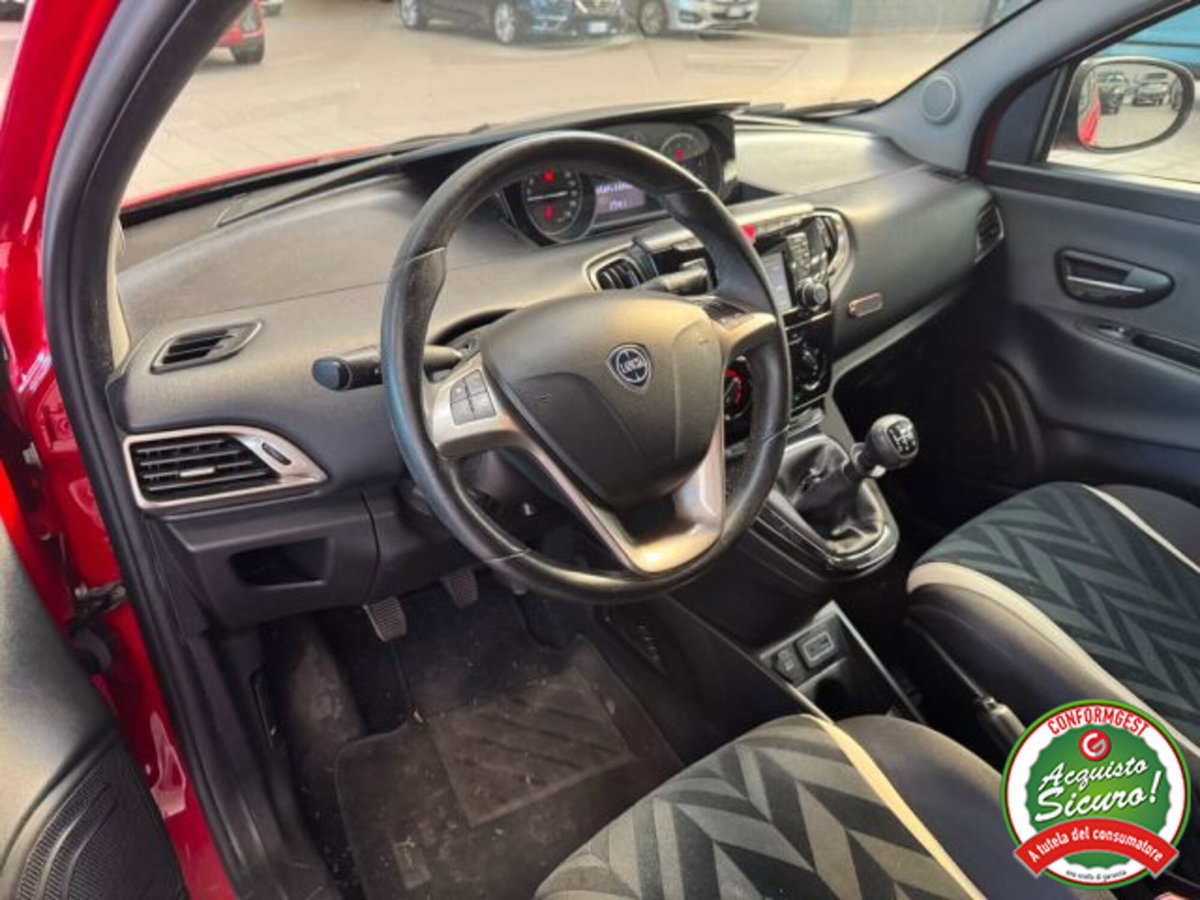 Lancia Ypsilon 1.2 69 CV 5 porte Gold (5)