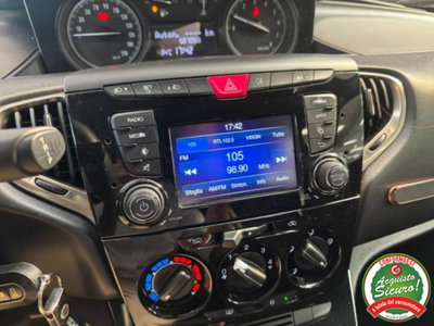 Lancia Ypsilon 1.2 69 CV 5 porte Gold (7)
