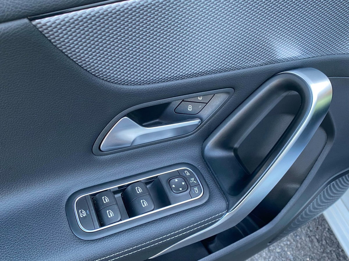Mercedes-Benz Classe A 180 d Automatic Sport (13)