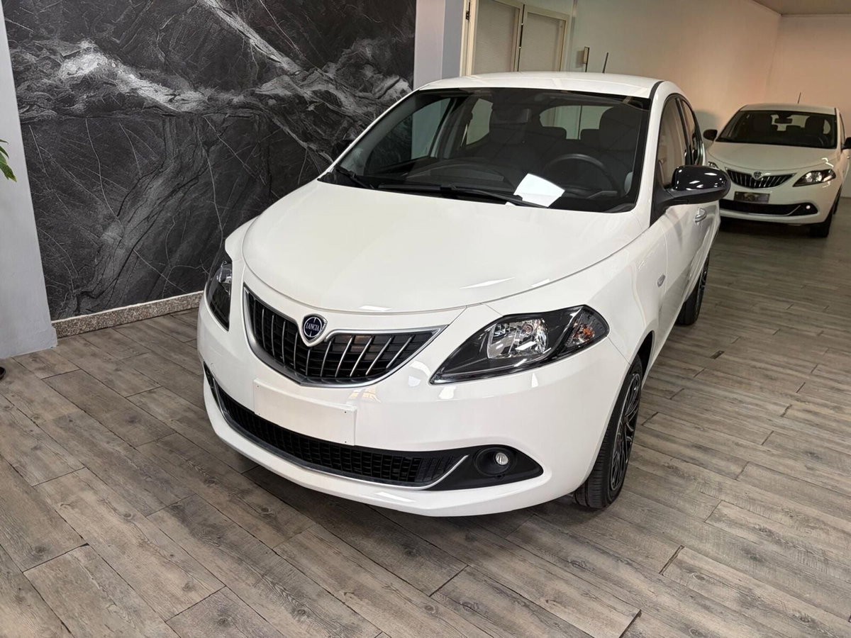 Lancia Ypsilon 1.0 FireFly 5 porte S&S Hybrid Ecochic Gold (2)