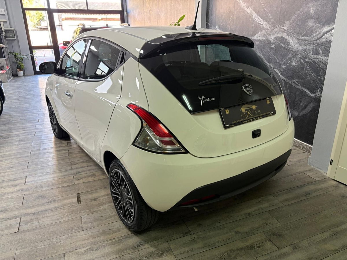 Lancia Ypsilon 1.0 FireFly 5 porte S&S Hybrid Ecochic Gold (3)