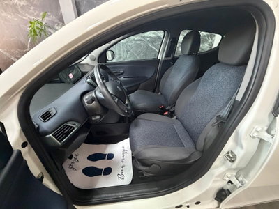 Lancia Ypsilon 1.0 FireFly 5 porte S&S Hybrid Ecochic Gold (4)