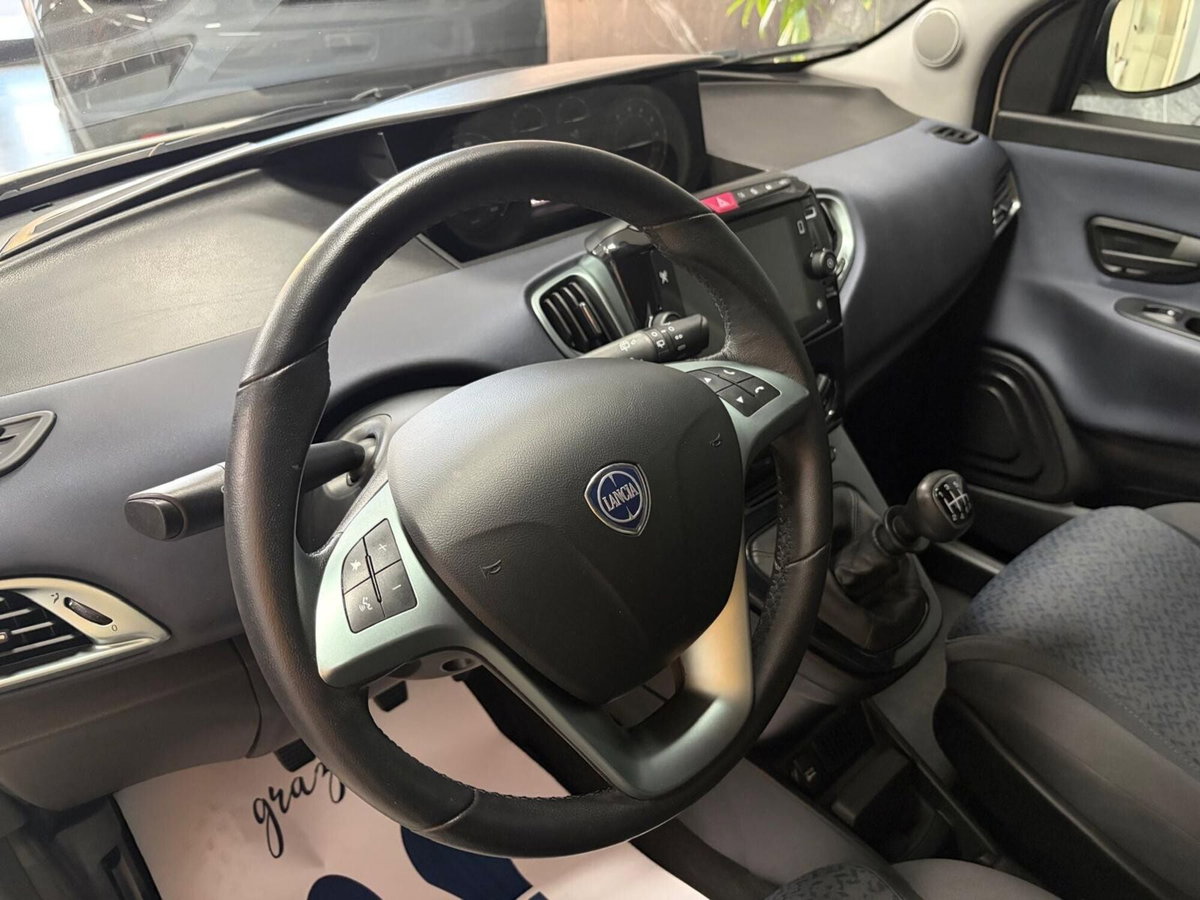 Lancia Ypsilon 1.0 FireFly 5 porte S&S Hybrid Ecochic Gold (5)