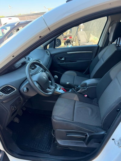 Renault Scenic E-Tech Electric XMod Cross 1.5 dCi 110CV Energy (11)