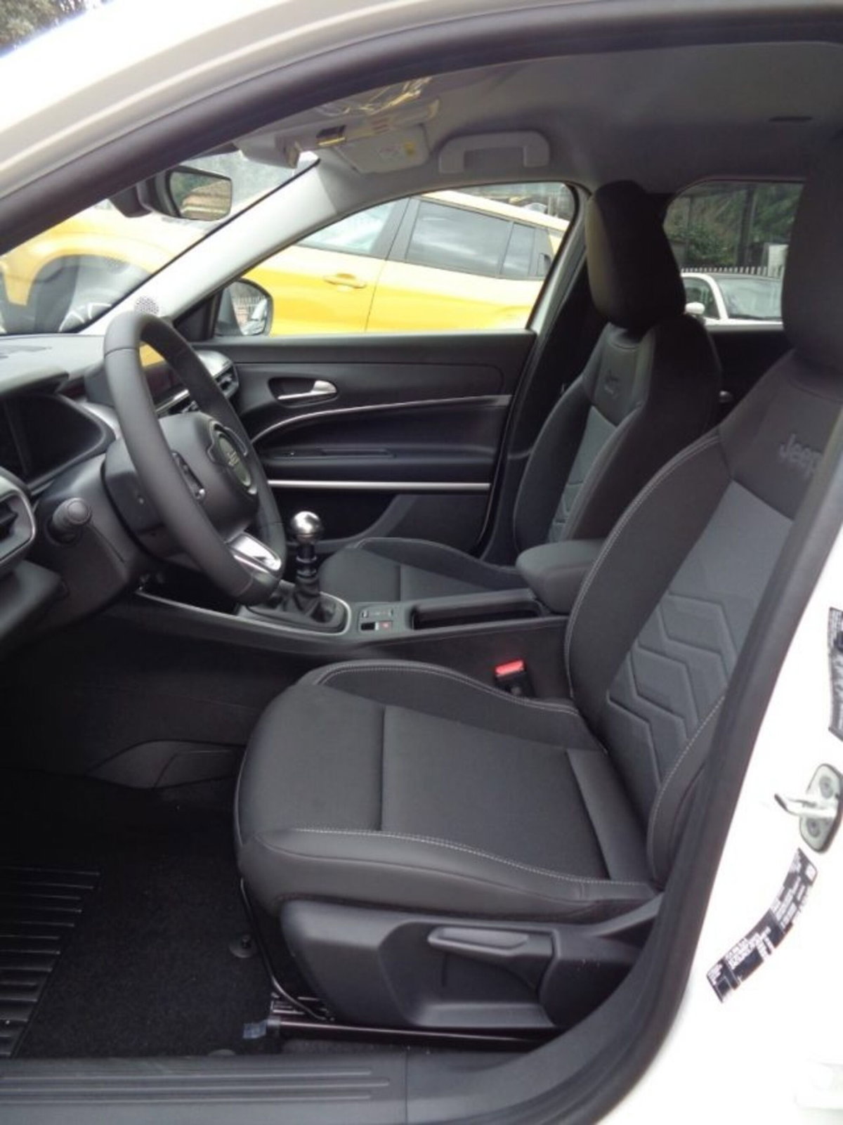 Jeep Avenger 1.2 turbo Summit fwd 100cv (5)