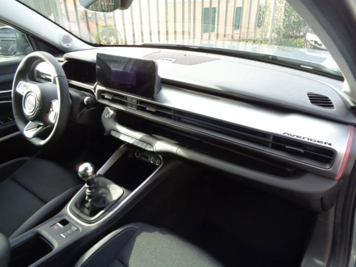Jeep Avenger 1.2 turbo Summit fwd 100cv (7)