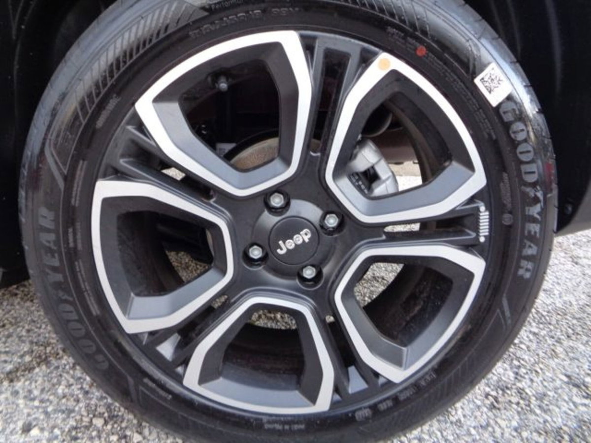 Jeep Avenger 1.2 turbo Summit fwd 100cv (12)