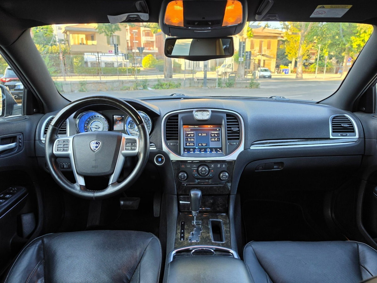 Lancia Thema 3.0 V6 Multijet II 239 CV Executive (4)