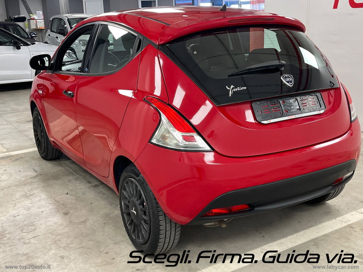 Lancia Ypsilon 1.2 69 CV 5 porte GPL Ecochic Elefantino Blu (4)