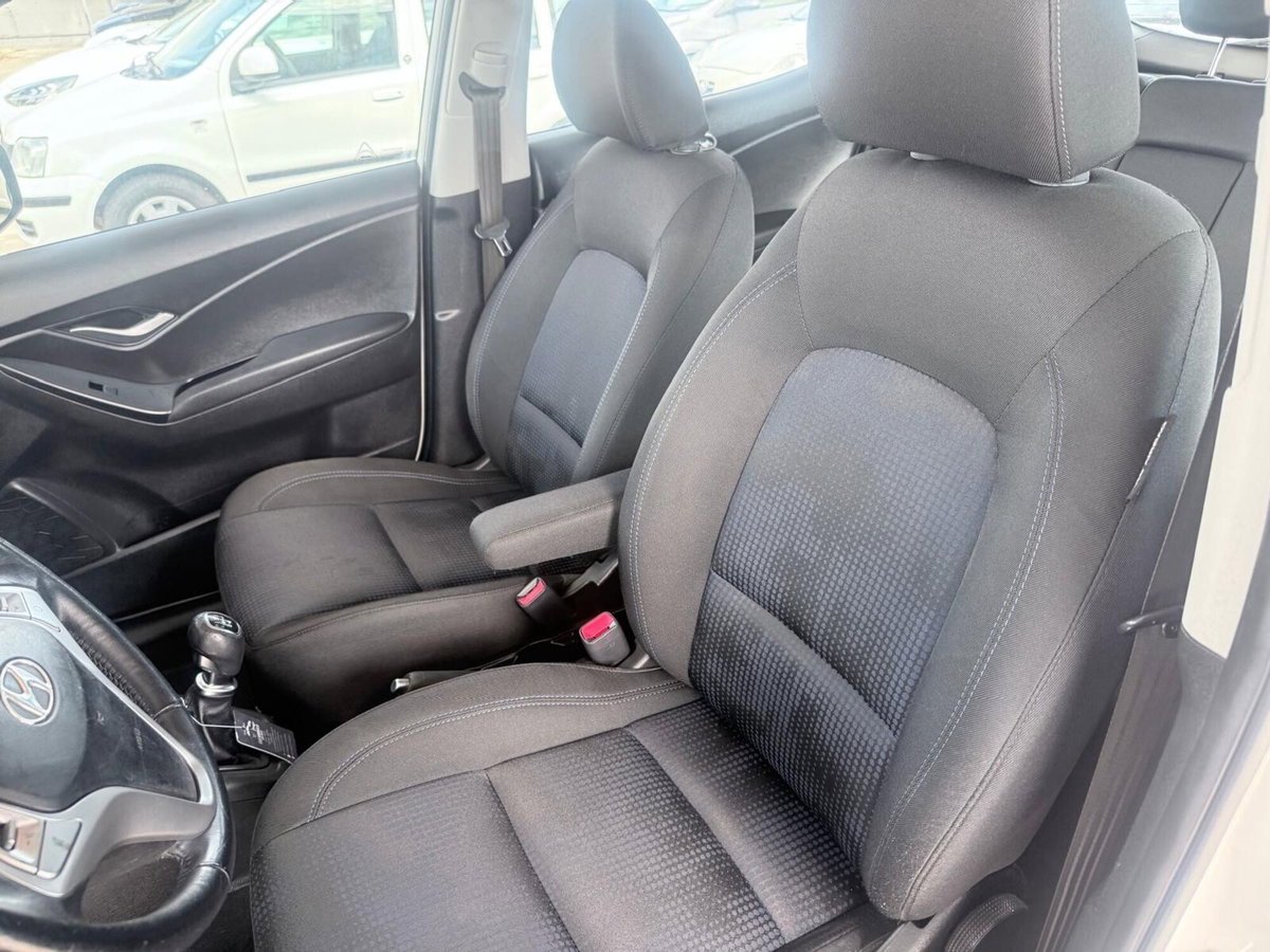 Hyundai ix20 1.4 90 CV Comfort (11)