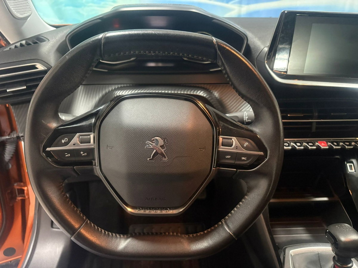 Peugeot 2008 PureTech 130 S&S EAT8 GT Pack (11)