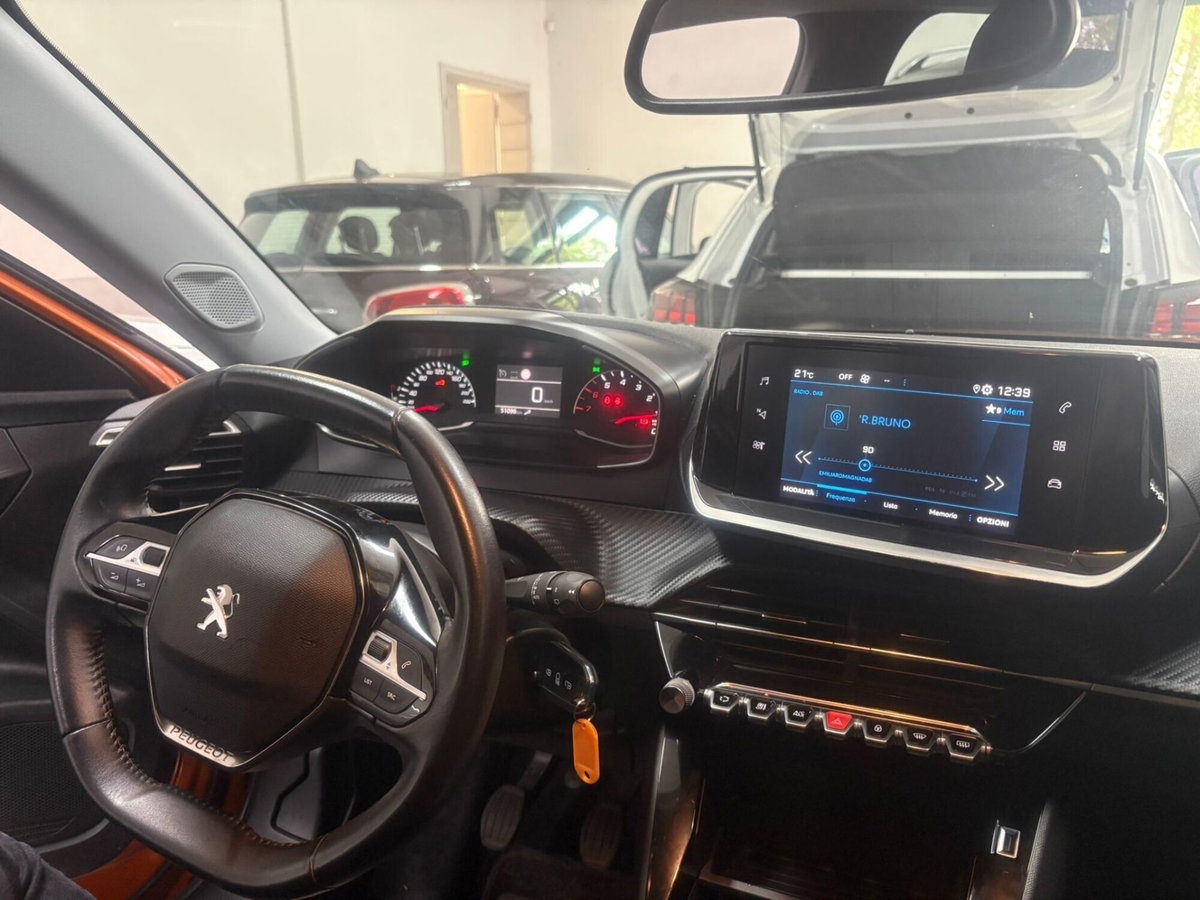 Peugeot 2008 PureTech 130 S&S EAT8 GT Pack (13)