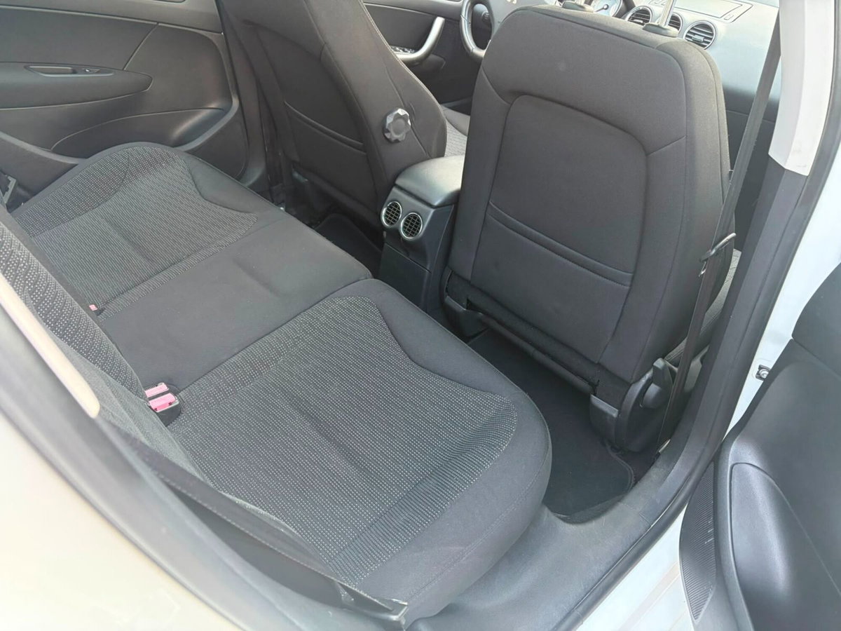 Peugeot 308 2.0 HDi 150CV 5p. Sport (12)