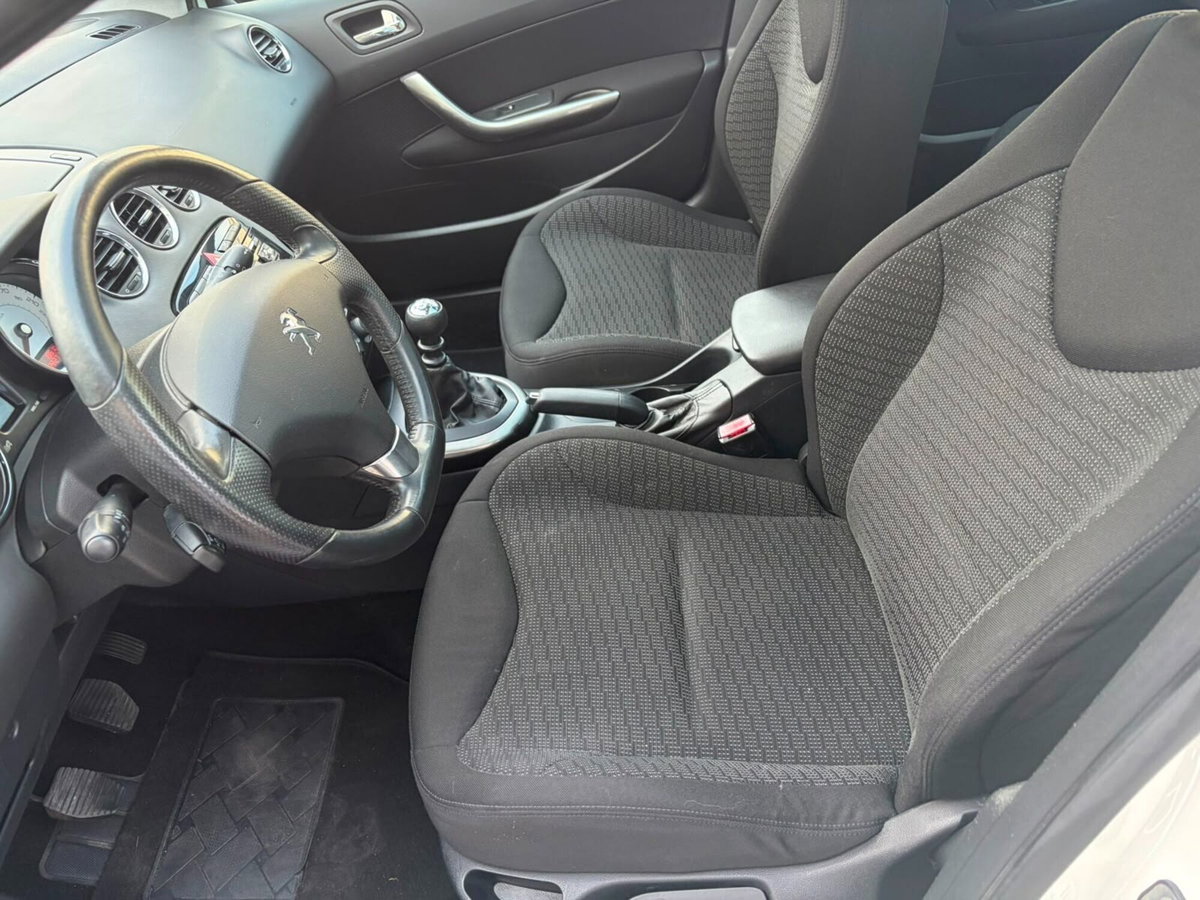 Peugeot 308 2.0 HDi 150CV 5p. Sport (7)