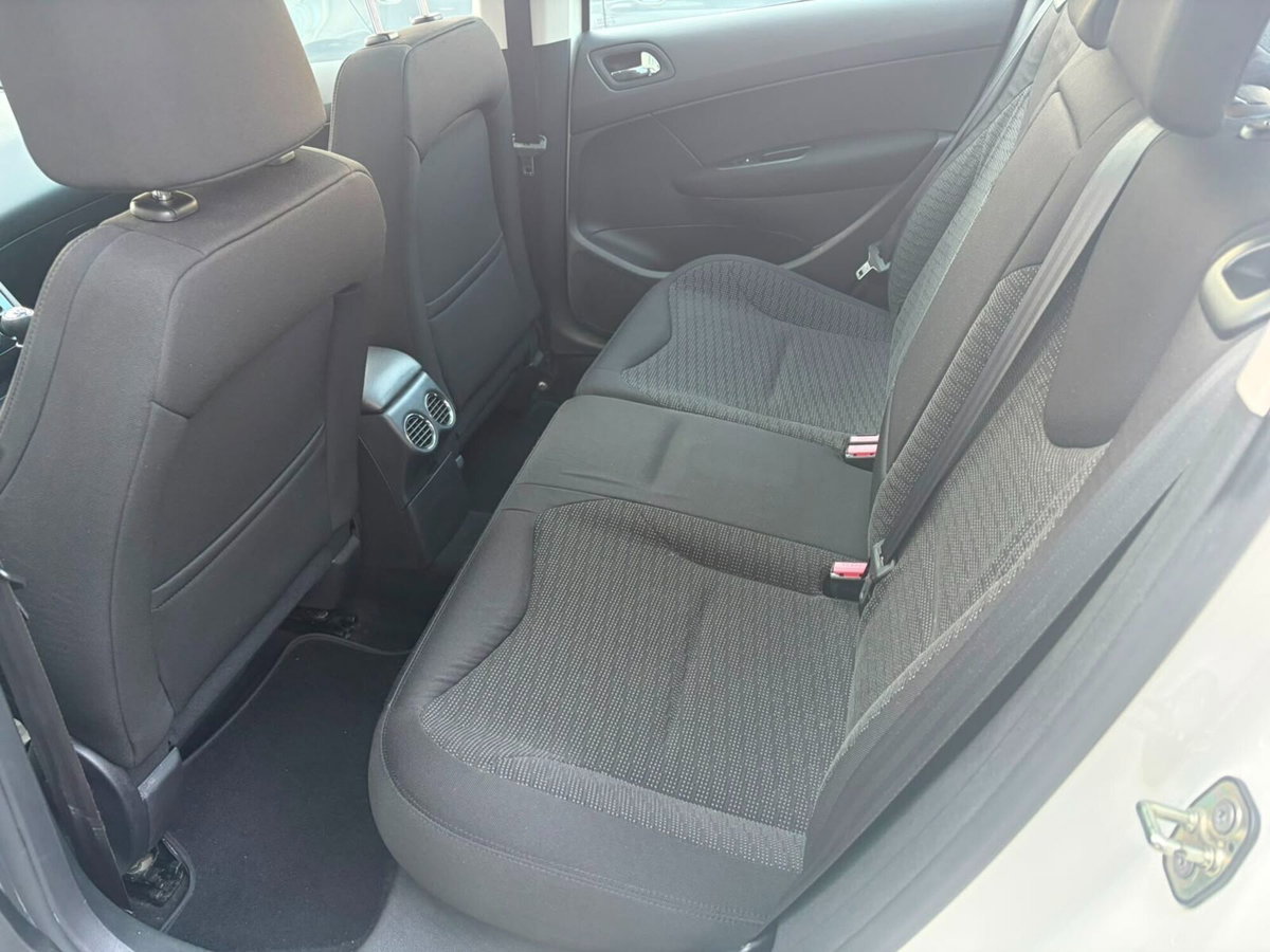 Peugeot 308 2.0 HDi 150CV 5p. Sport (9)