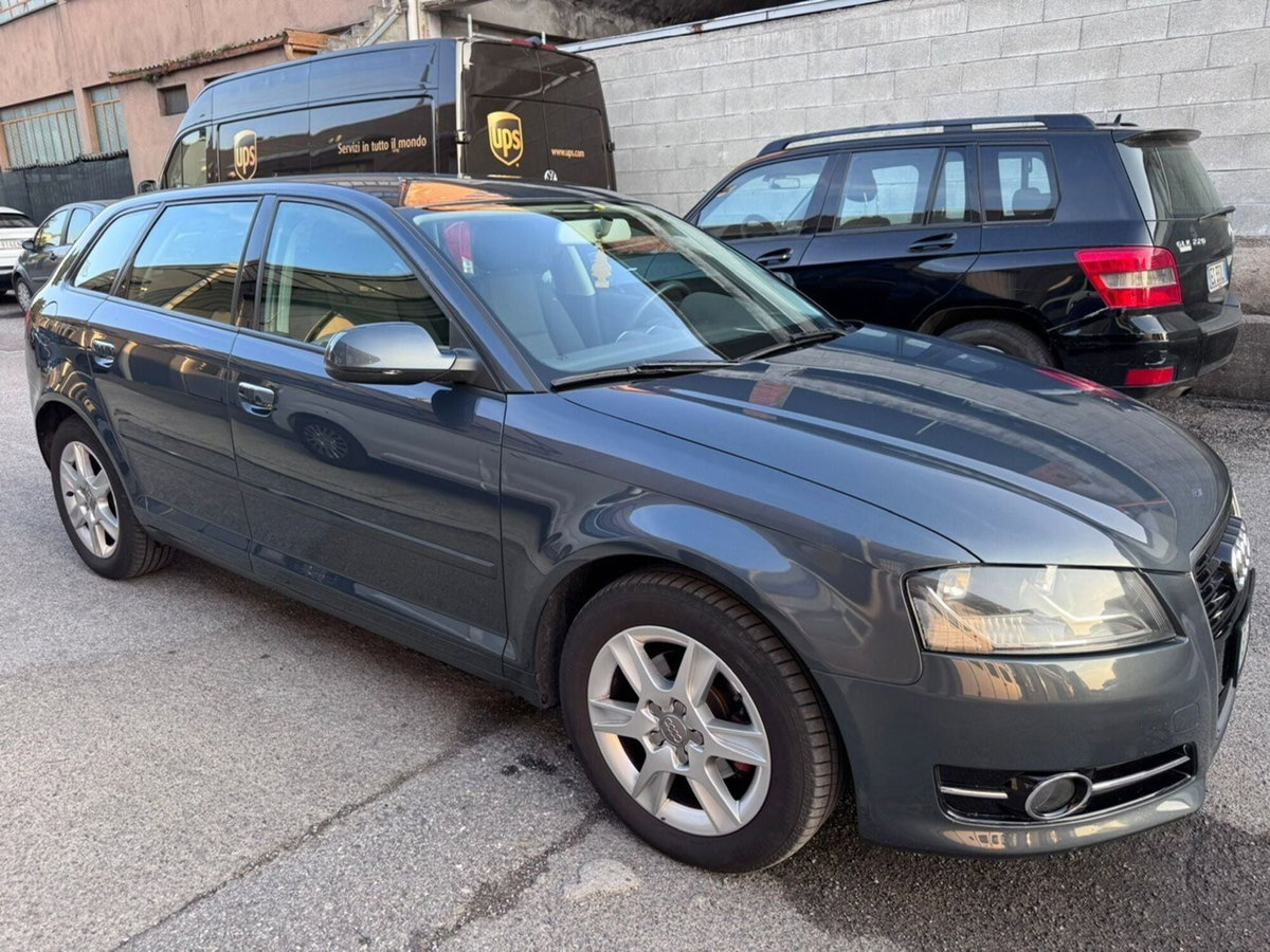 Audi A3 Sportback 1.6 TDI 105 CV CR S tronic Attraction (2)