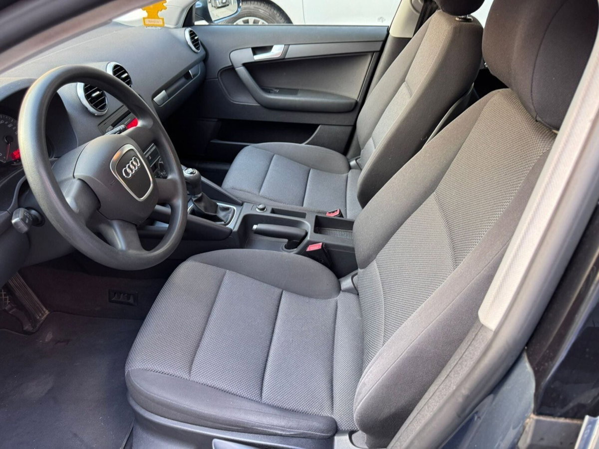 Audi A3 Sportback 1.6 TDI 105 CV CR S tronic Attraction (7)