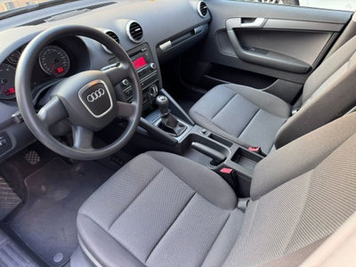 Audi A3 Sportback 1.6 TDI 105 CV CR S tronic Attraction (8)