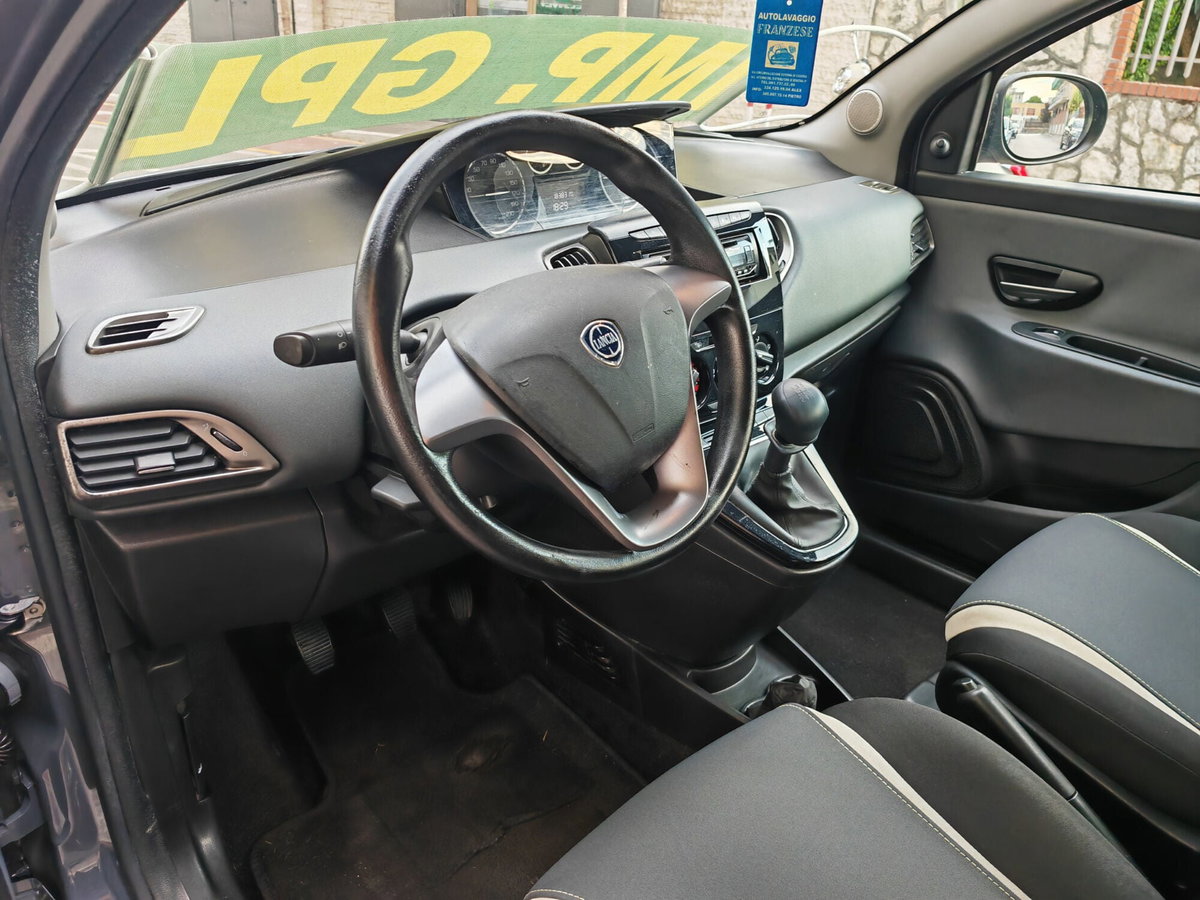 Lancia Ypsilon 1.2 69 CV 5 porte GPL Ecochic Gold (10)