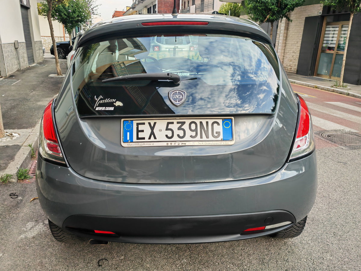 Lancia Ypsilon 1.2 69 CV 5 porte GPL Ecochic Gold (12)