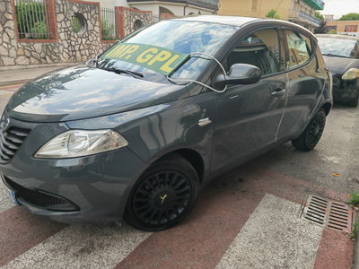 Lancia Ypsilon 1.2 69 CV 5 porte GPL Ecochic Gold (4)