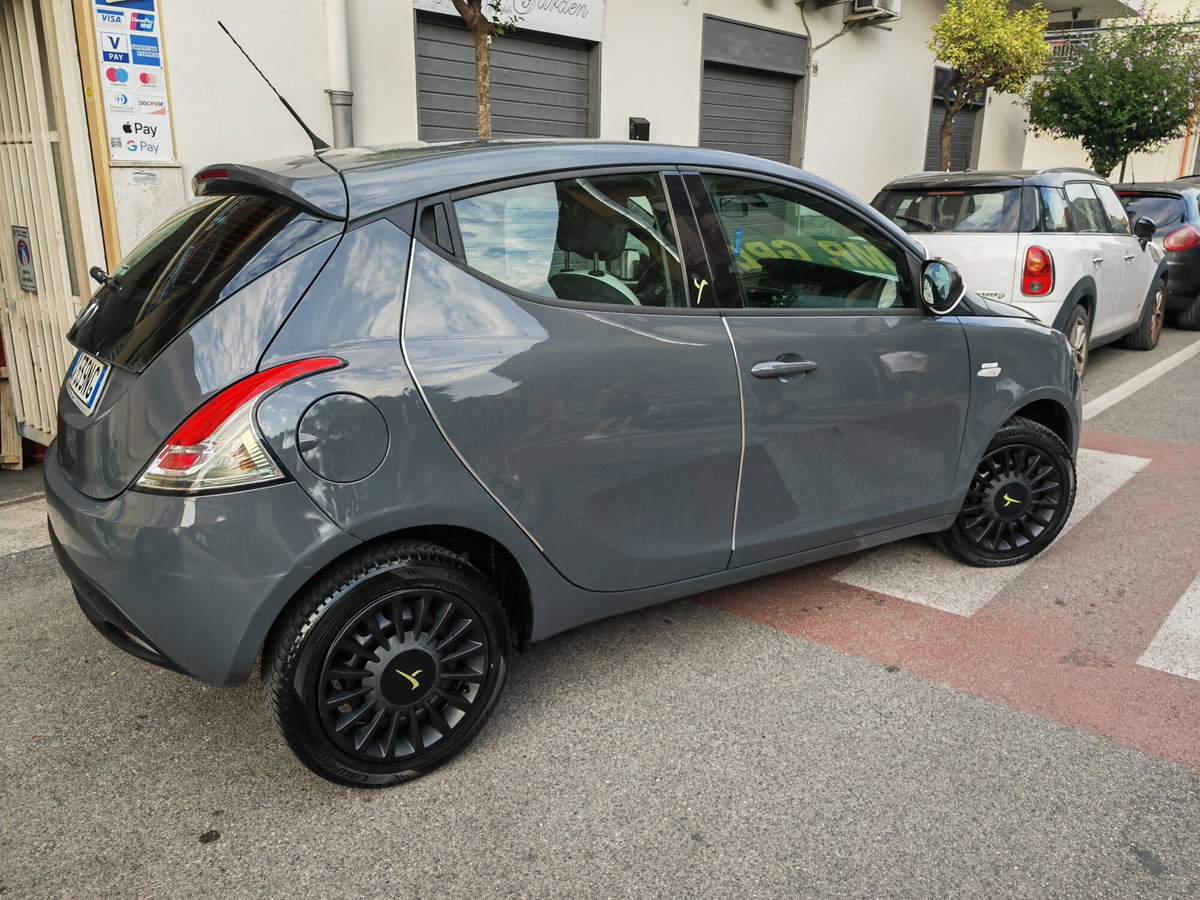 Lancia Ypsilon 1.2 69 CV 5 porte GPL Ecochic Gold (5)