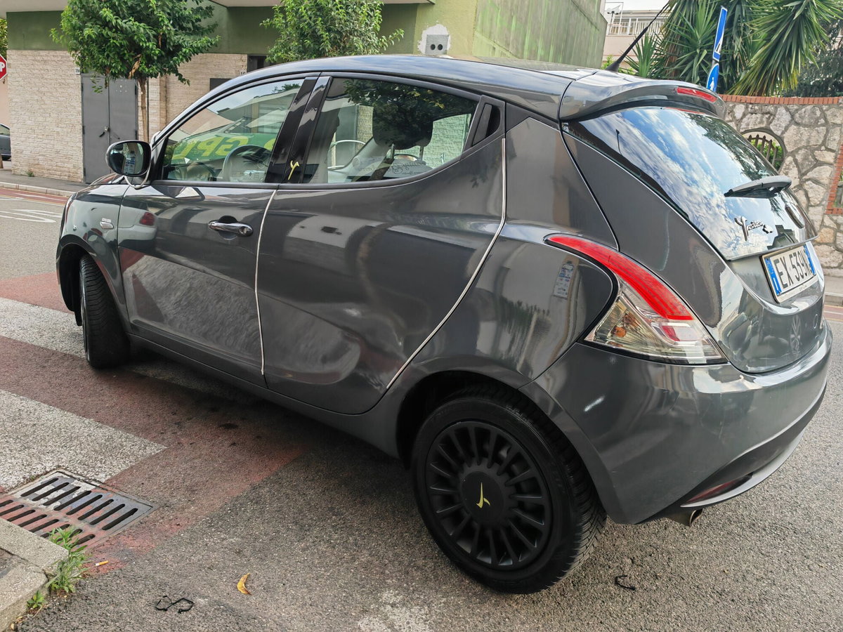 Lancia Ypsilon 1.2 69 CV 5 porte GPL Ecochic Gold (6)