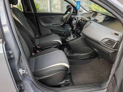 Lancia Ypsilon 1.2 69 CV 5 porte GPL Ecochic Gold (7)