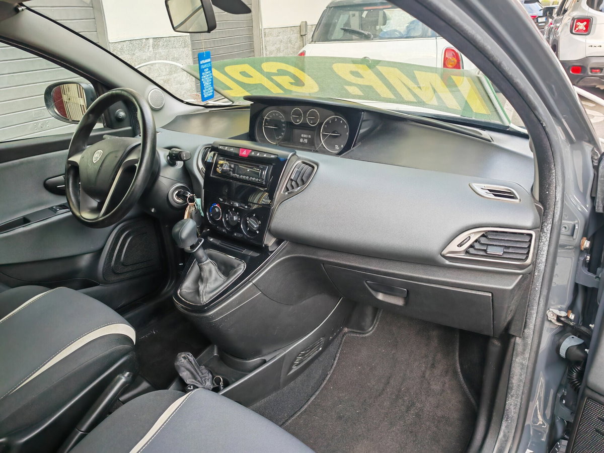 Lancia Ypsilon 1.2 69 CV 5 porte GPL Ecochic Gold (9)